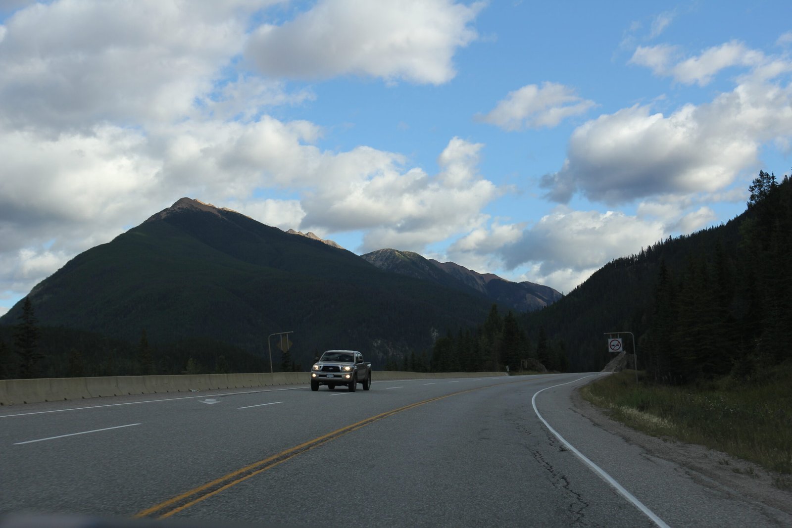 Zero-Stop, Direct-Drive: Why Procurement Managers in Calgary and Edmonton Are Switching to Hotshot for Small Freight